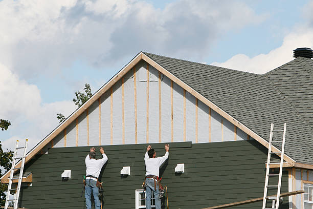 Professional Siding Installation technician working in Riverdale, IL